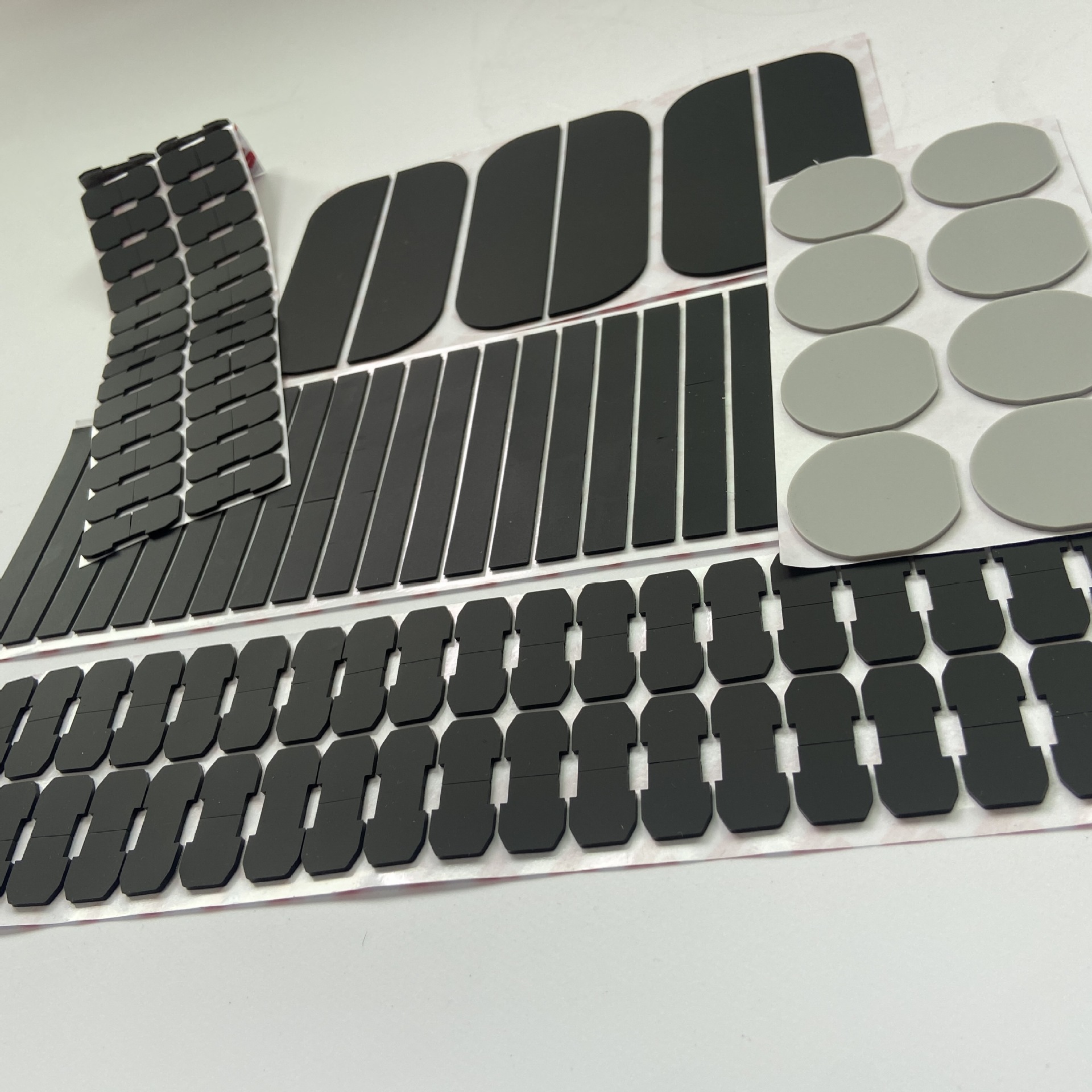 硅膠制品為什么會有味道呢 硅膠制品為什么會有味道呢